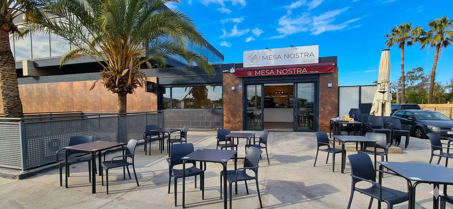 Terraza Mesa Nostra al sol